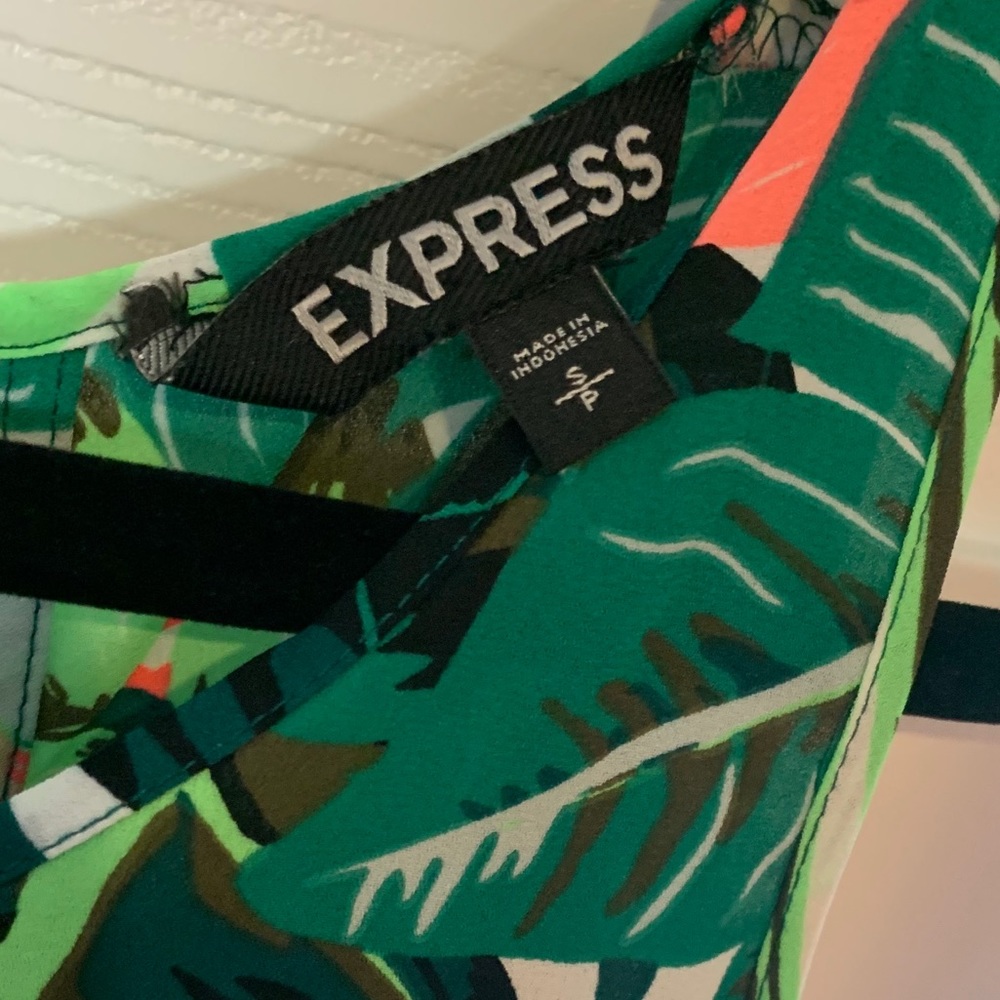Express Cutout Top - Picture 3 of 3